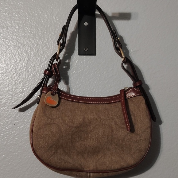 Dooney & Bourke Purse Heart Logo - Picture 16 of 16